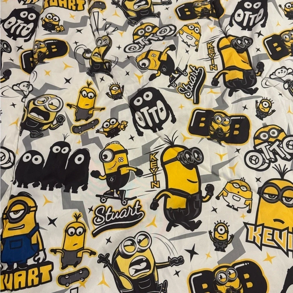 Despicable Me Return of Gru Twin Reversible Comforter in EUC